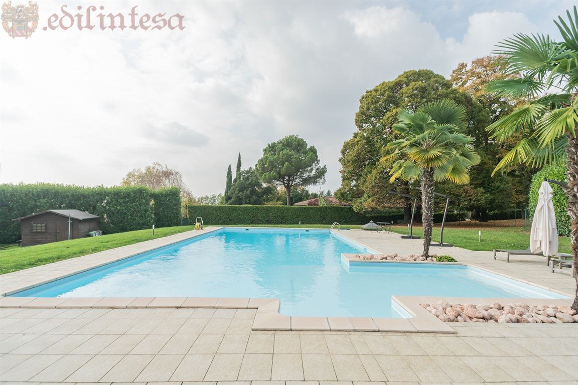 Unità abitativa di lusso nel complesso storico e di pregio in Villa Prinetti