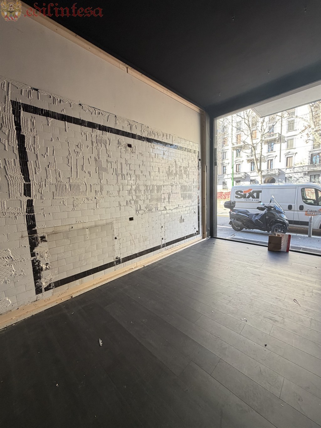 Negozio luminosissimo