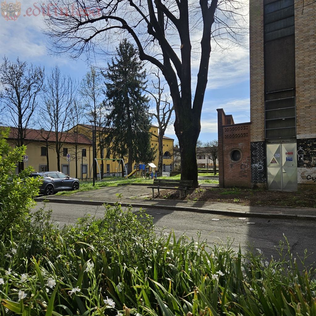 Bilocale ampio in centro Macherio